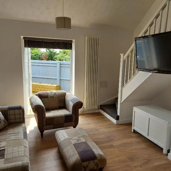 1 Bedroom House with Garden and off road private parking，位于彼得伯勒的酒店