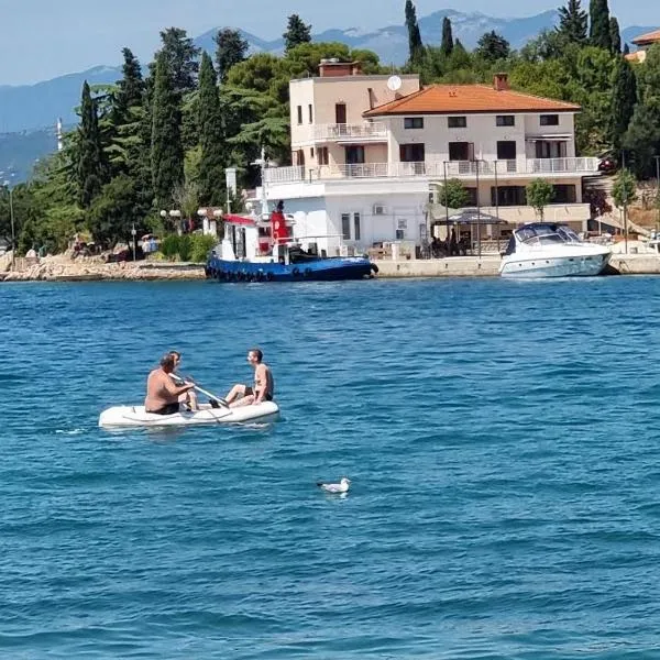 Villa Riva, hotel v Omišalji