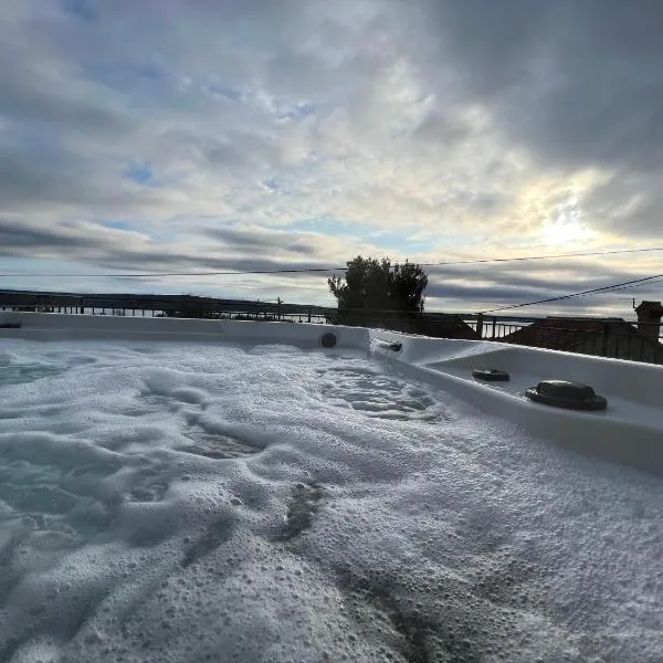 Podgora Experience Suite with jacuzzi, hotel in Nerezine
