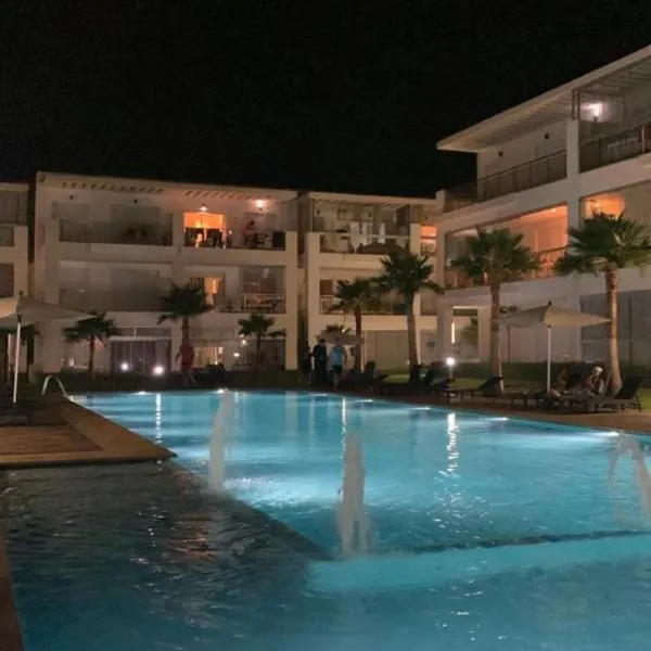 Appartement à louer dans une résidence balnéaire 3 piscines - RAMOFLORES Sidi Rahal, hotelli kohteessa Bir Jedíd Saint-Hubert