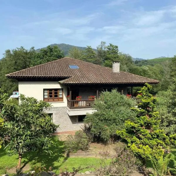 Casa de Los Carpinteros, hotel v destinaci Arriondas
