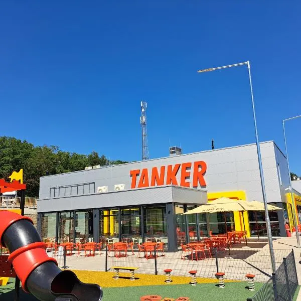 TANKER Apartments & Bistro Čaradice, hotel Čaradice városában