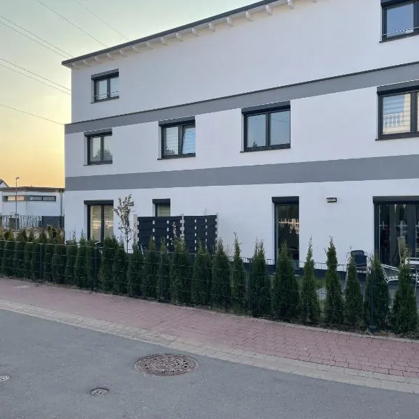 Luxusvilla Neubau 1, hotel em Oberasbach