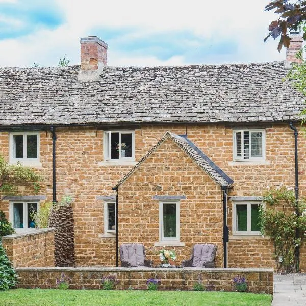 Climbing Rose Cottage - Dog Friendly - Peaceful Cotswold Cottage, hotell i Adlestrop