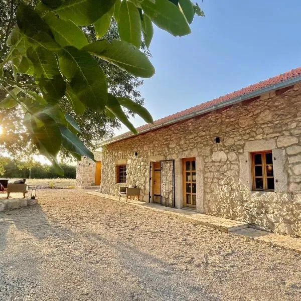 Kostela Stone House, hotel in Humac