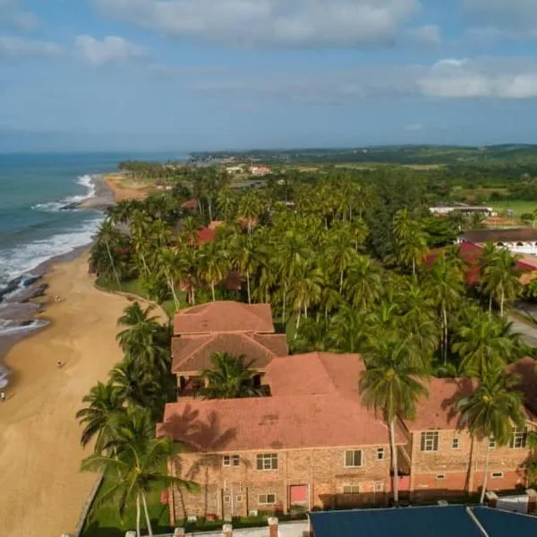 Coconut Grove Beach Resort, ξενοδοχείο σε Elmina