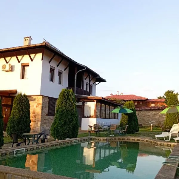 Toncho's Guest House for 16 guests, hotel din Arbanasi