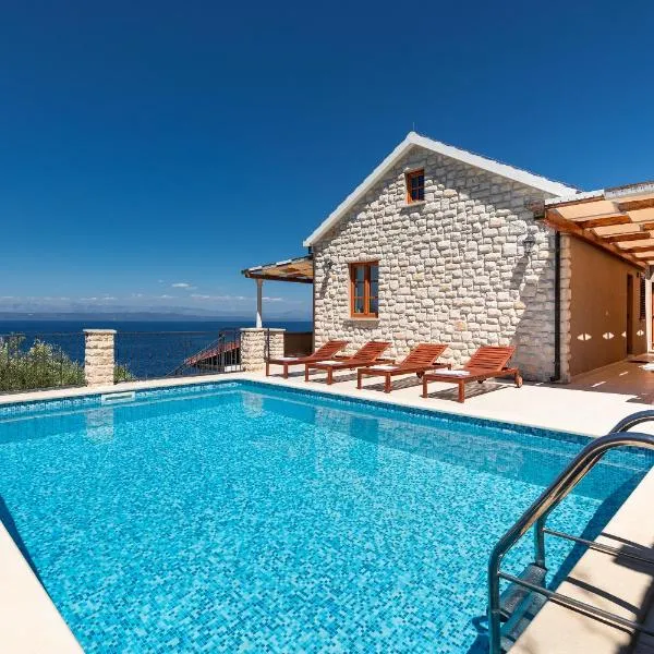 Seafront Villa Endless View, hotel in Blato