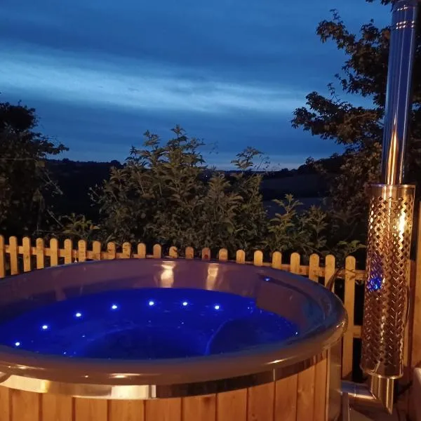래드스톡에 위치한 호텔 Norwell view farm glamping with hot tubs