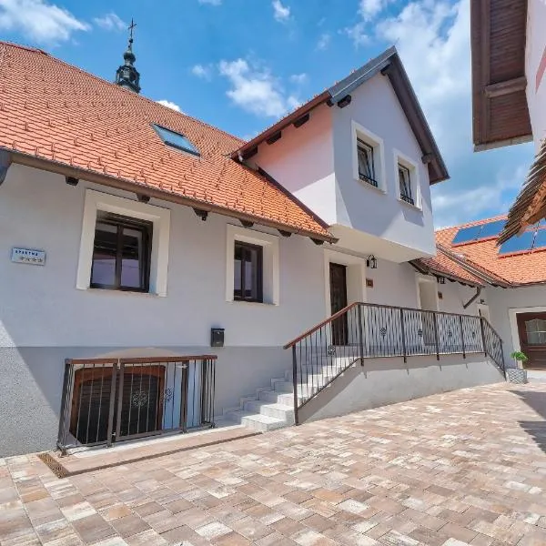 AUžlak hiša, apartments., khách sạn ở Solčava