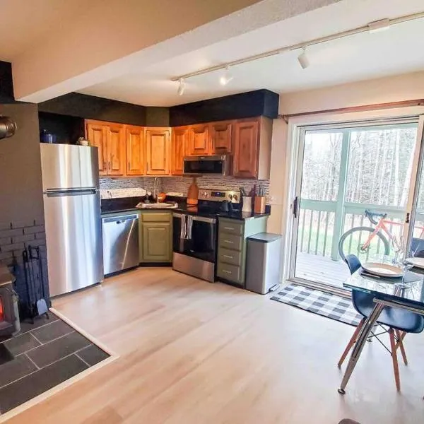 Burke Abode - Trailside Condo with King & Full Beds, hotell sihtkohas Lyndonville