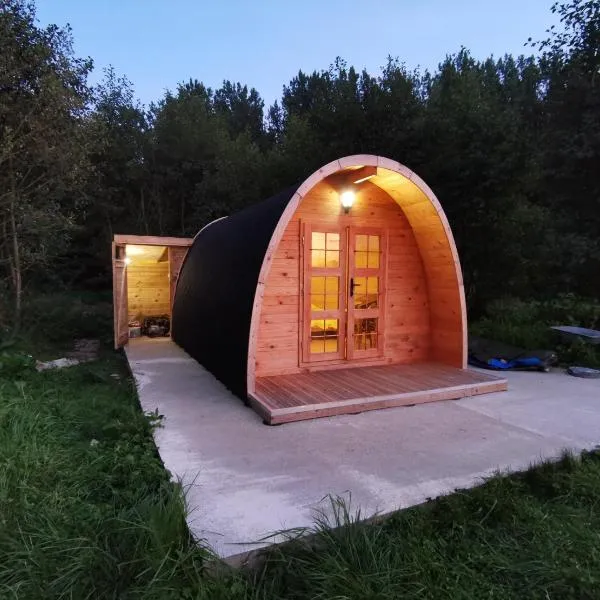 Charmant POD en bois près d'un plan d'eau, hotel en Clerques