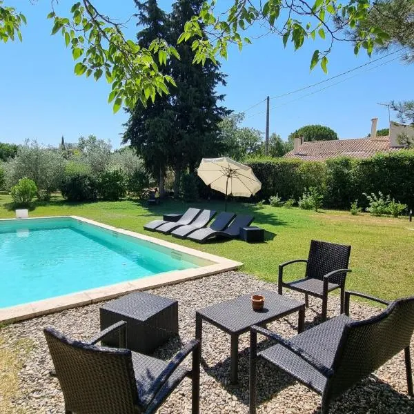 Les cabanons de l'Oliveraie, hotell i Pernes-les-Fontaines