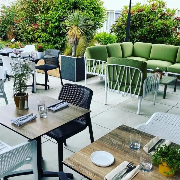 Hotel Restaurant l'Eskemm St Brieuc-Trégueux, hotel v destinaci Tregueux