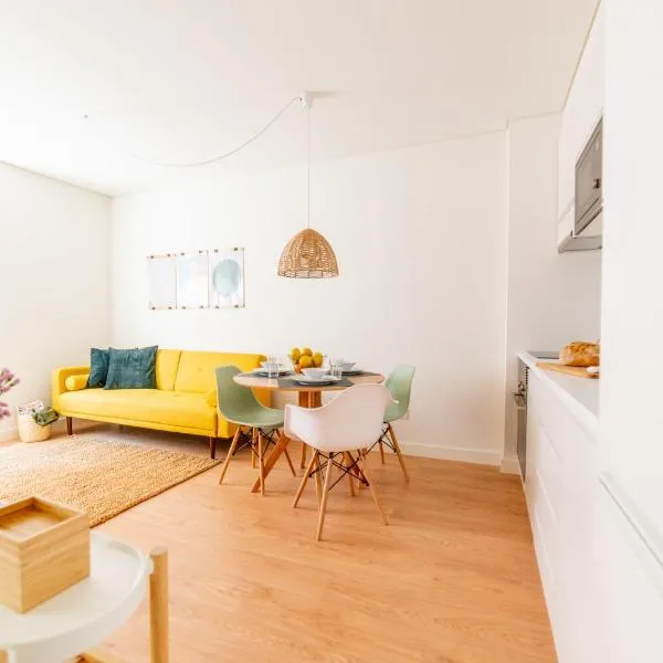 Monsanto Hill House - NO. 565 R/C E