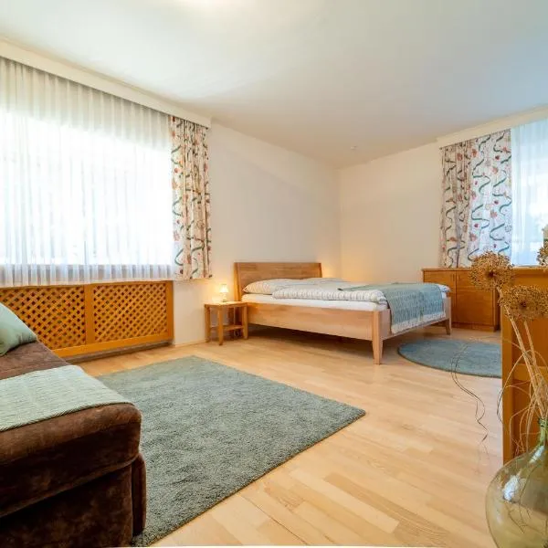 Rosi's Wörthersee apartment、Ludmannsdorfのホテル