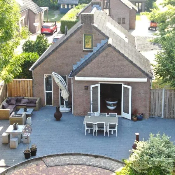Recreatiewoning Maas en Waal 191, hotel v destinaci Ewijk