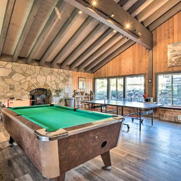 Elegant Mountain-View Condo < 1 Mi to Lifts!, hotel di Mammoth Lakes