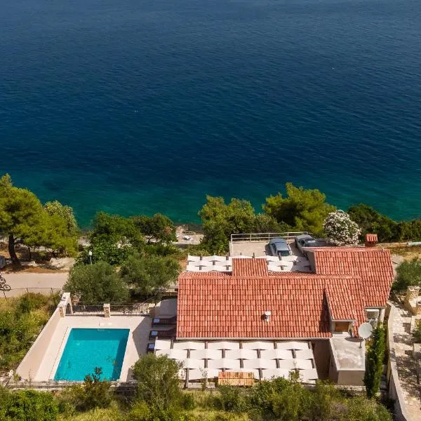 Seafront Stone Villa, hotel in Blato