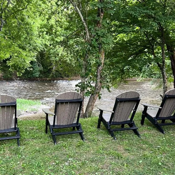 Waters Edge Cabin, hotel in Townsend