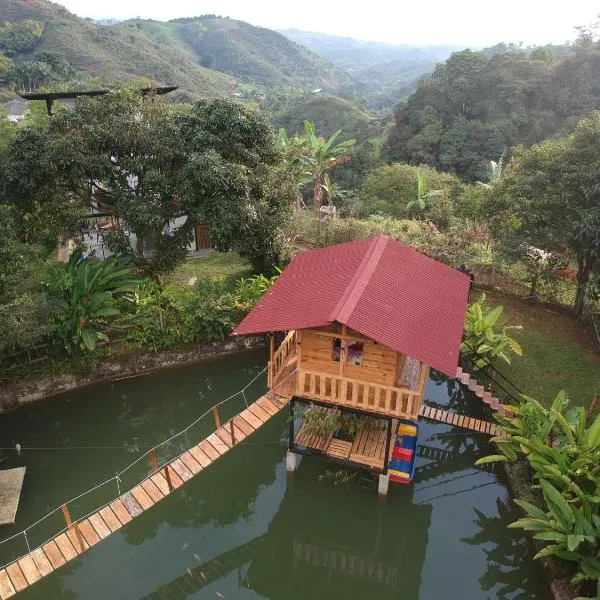 Aventura Treehouse Glamping, hotel en Calucé