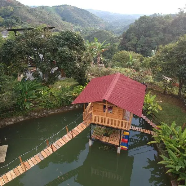 Aventura Treehouse Glamping, hotel a Calucé