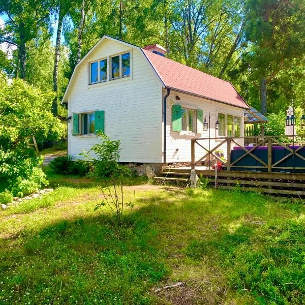 Charmig stuga av rustik stil i Stockholms område, hotel v destinaci Stockholm