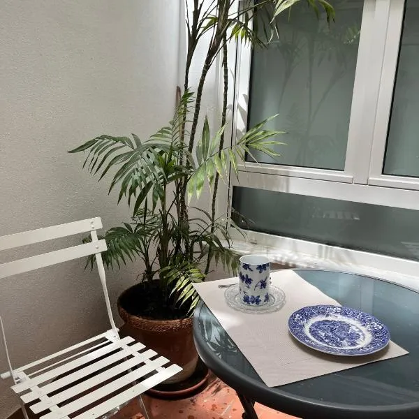 Precioso apartamento con patio, hotel in Granada