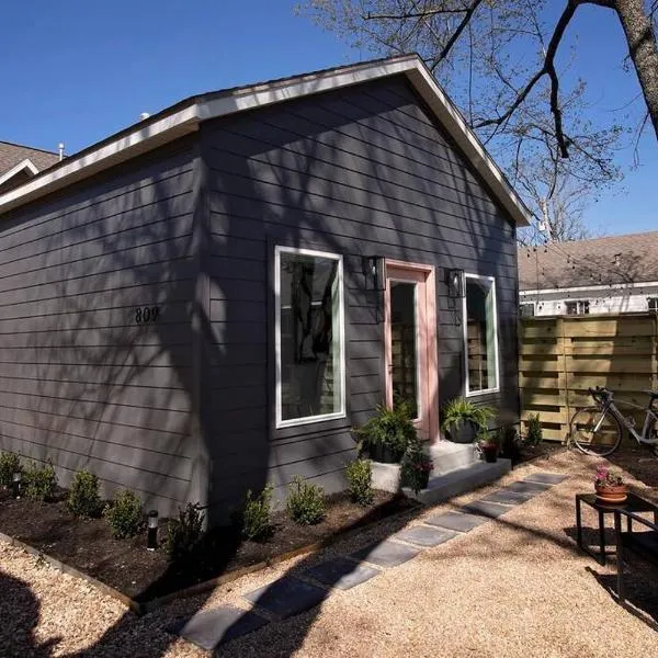 The Studio on Ast., Downtown Bentonville near all!, hotel di Bentonville
