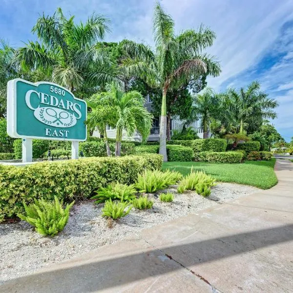 Longboat Key Cedars Beach House-Pet Friendly-2 Minute To The Beach, hotelli kohteessa Longboat Key