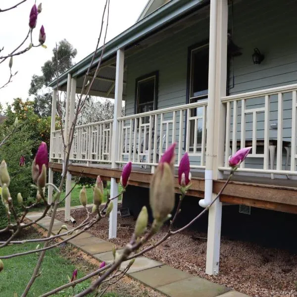 Lottie’s Bed & Breakfast at Fielderberry Farm, hotel in Cockatoo