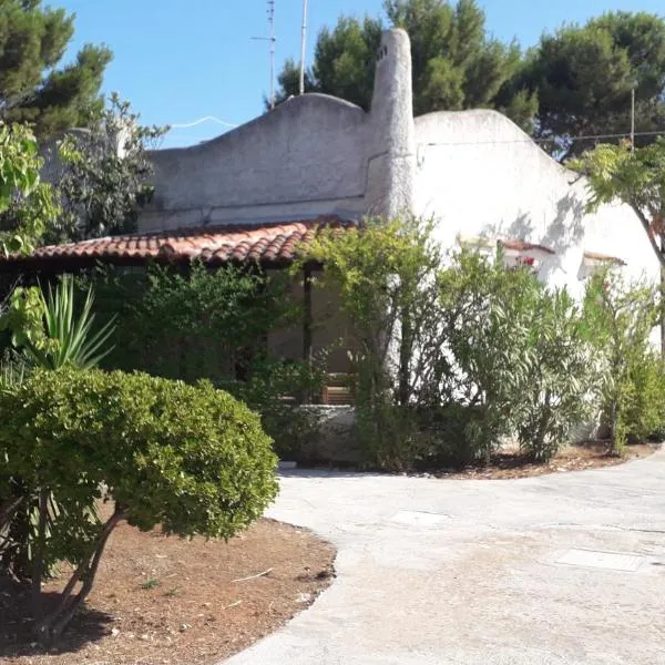 Villa Nenè - villa privata in riva al mare, hotel v destinaci Cozze