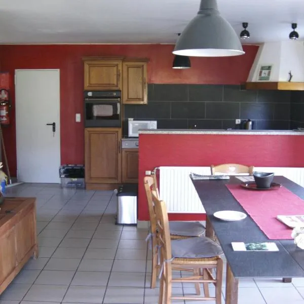 Gîte Les Framboisiers, hotel v destinaci Neufchateau