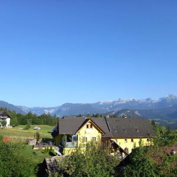 B&B family room Tubej, hotel em Bohinj