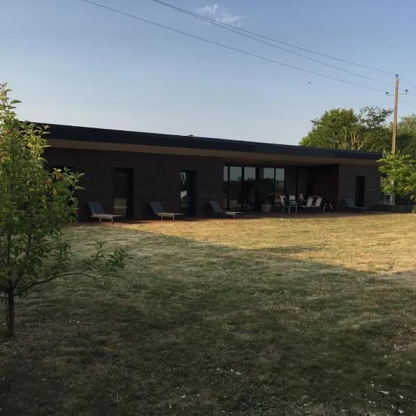 Villa des 3 chênes, hotel v destinaci Plouénan