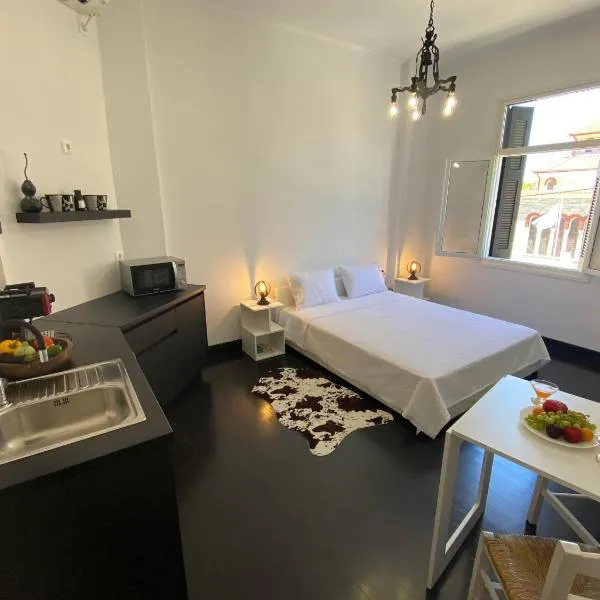 Artelie apartment, hotel in Kyparissia
