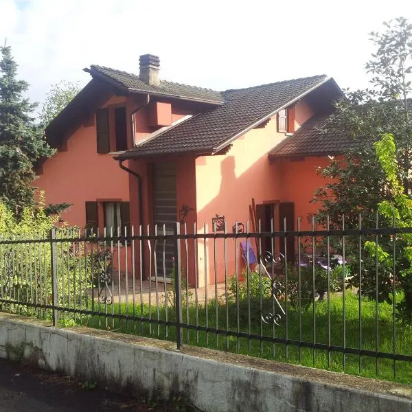I Tre Ciliegi Apartment, hotel v destinaci SantʼOmobono Imagna