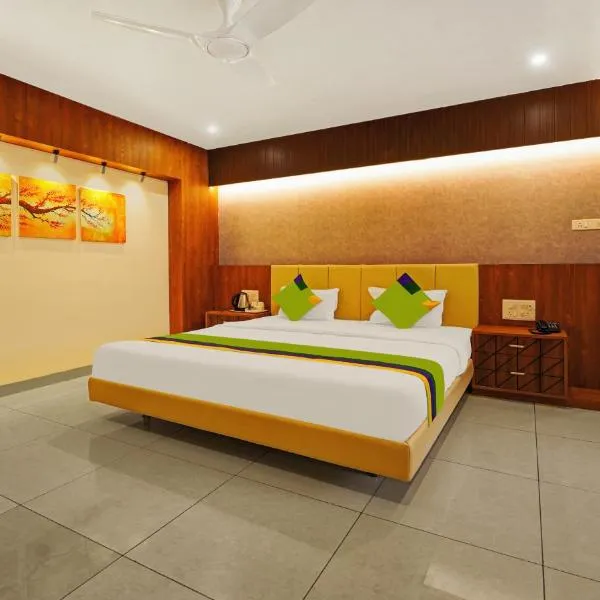 Treebo Trend Surya Comforts 200 Mtrs From Kolhapur Railway Station, Hotel in Kongnolli