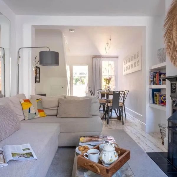 Nutshell Cottage, hotel em Lymington