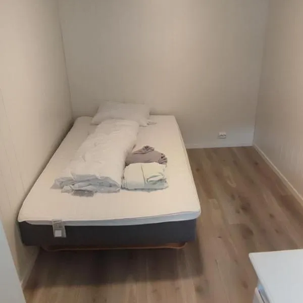 Koselig leilighet 100m fra E6, hotel v destinácii Fauske
