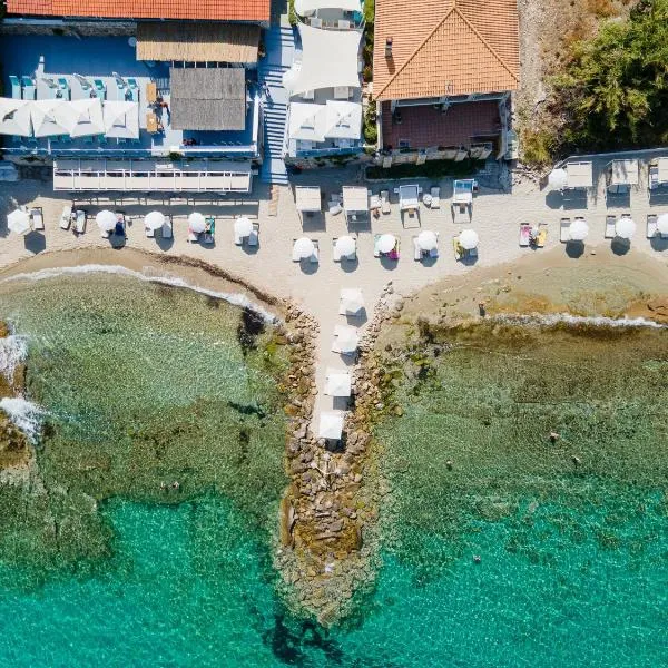 White Suites Resort- Adults Only Hotel, hotel em Afitos