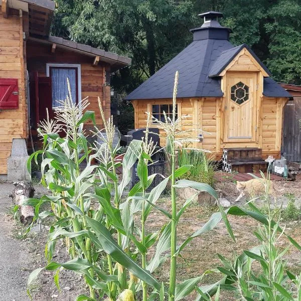 1 Bed Cabin - Sleeps 4 - Pets - Lake - Wifi, hotel en Renac