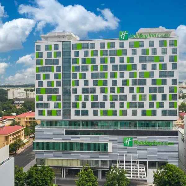 Holiday Inn & Suites Saigon Airport, an IHG Hotel, hotel di Vĩnh Bình