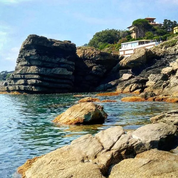 Hotel La Scogliera, hotel v destinaci Cavi di Lavagna
