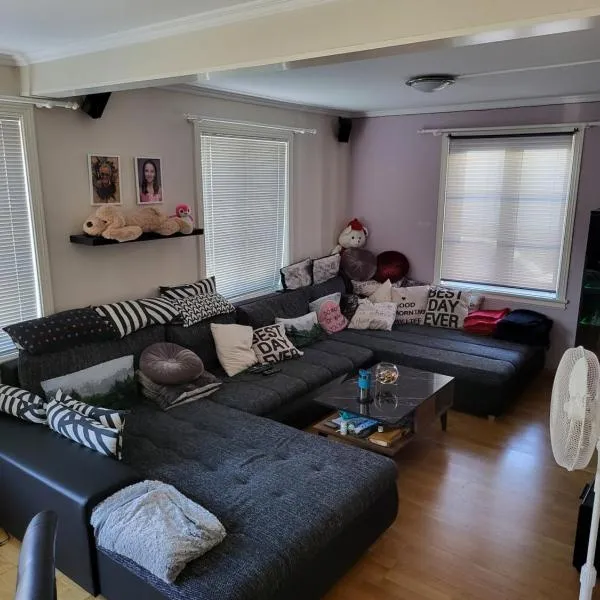 아렌달에 위치한 호텔 Sentrumsleilighet med gratis parkering til leie