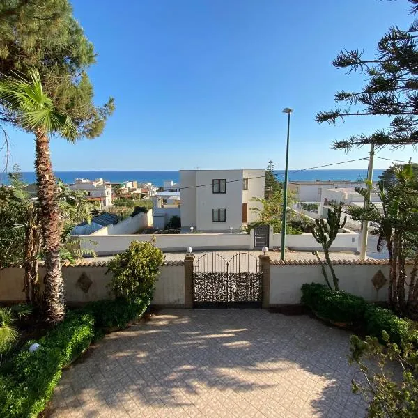 Vista Mare - Alloggio con splendida Terrazza, hotell i Triscina