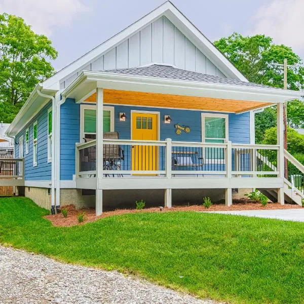 Blue House on Blythe, hotel in Hendersonville