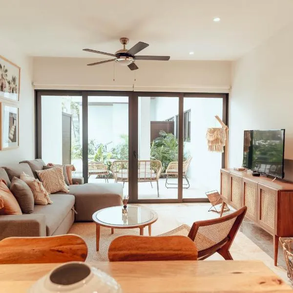 Stylish Luxury Condo in the heart of Playa, khách sạn ở Playa del Carmen