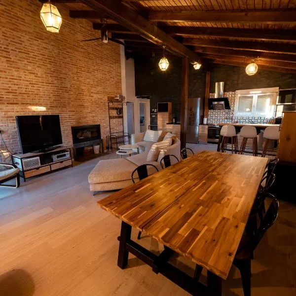 Casa Rural La Molina 4*, hotel in Navamorcuende