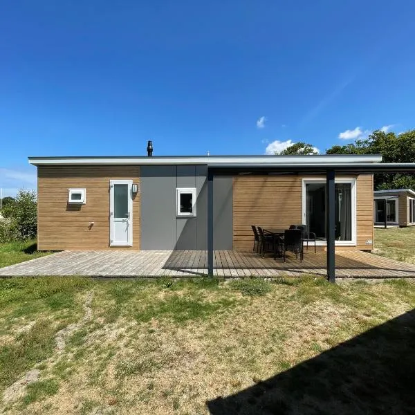 Camping de Duinhoeve Chalet Zeeland not for companies, hotel v destinaci Burgh Haamstede
